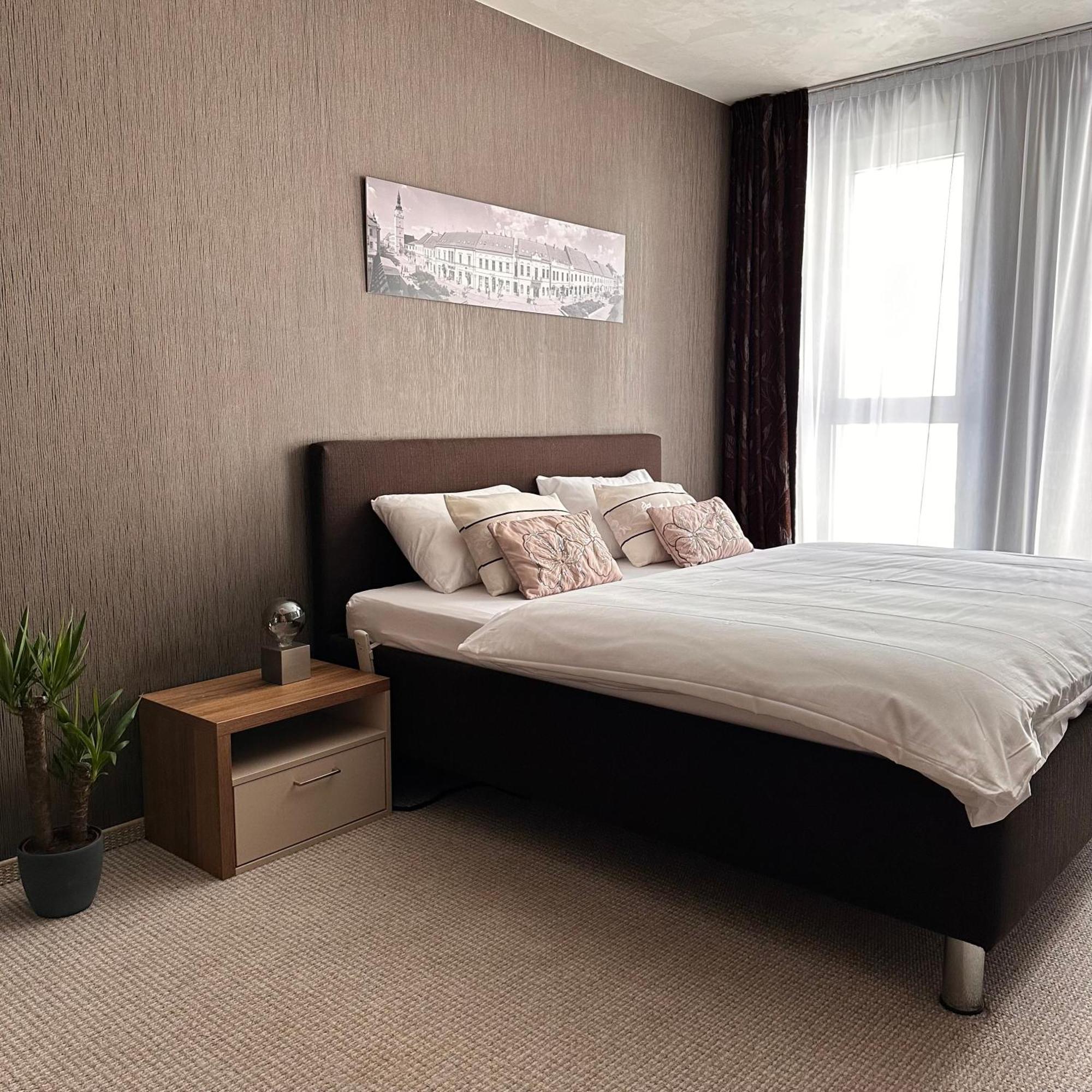 Apartman Leonardo - City Center Nagyszombat Kültér fotó
